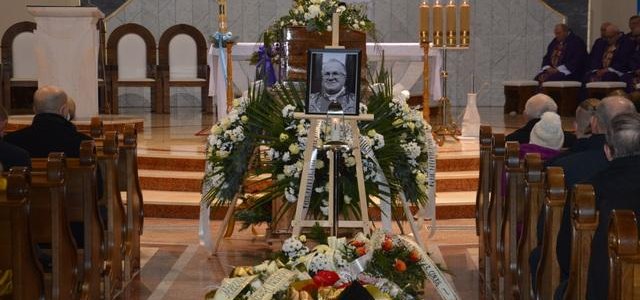 W Słopnicach w rodzinnej parafii ks. Stanisława w dniu 22 grudnia 2021 r. miały miejsce uroczystości pogrzebowe, które po mszy św. żałobnej pod przewodnictwem Biskupa Tarnowskiego Andrzeja Jeża