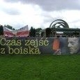 PO w oblężonej twierdzy: Tusk grozi pięścią. Wezwano armatki wodne