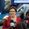 Show Kopacz i jej świty. Mają darmowe bilety na pociąg, ale robią 