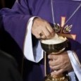 Islamiści polują na księży? Uchodźca rzucił się z nożem na duchownego