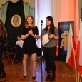 Biało – czerwona  statuetka   dla   „CONSONANSU”.