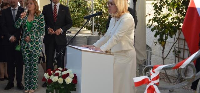 W dniu 3 mają przepada święto narodowe z okazji Konstytucji 3 maja. Pani Ambasador RP Iwona Kozłowska zaprosiła przedstawicieli korpusy dyplomatycznego, polonii ,wojska oraz innych gości honorowych.