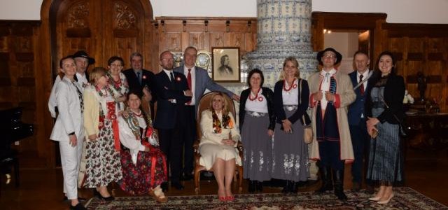 Jeszcze w zeszłym miesiącu mogliśmy obejrzeć w  galerii limanowskiej biblioteki  wystawę prac Magdy Król.