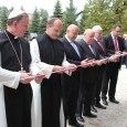 25-lecie Konsekracji Kościoła połączone z oddaniem do użytku Informcji Turystyczej oraz kompleksu sportowego w Jodłowniku 25-lecie Konsekracji Kościoła połączone z oddaniem do użytku Informcji Turystyczej oraz kompleksu sportowego w Jodłowniku