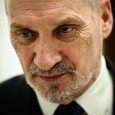 Macierewicz odpowiada Laskowi. Kształt kadłuba wskazuje na wybuch